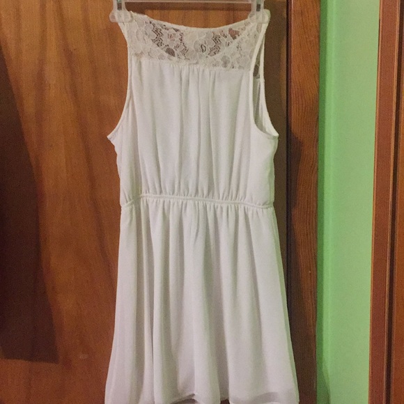 White dress - Picture 2 of 3